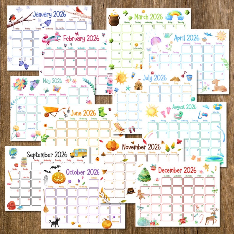 Peut inclure: Un ensemble de douze calendriers mensuels pour 2026, chacun avec une illustration &agrave; l'aquarelle unique. Les calendriers pr&eacute;sentent des th&egrave;mes saisonniers, notamment des fleurs, des citrouilles et des images de vacances. Les mois sont &eacute;tiquet&eacute;s en couleurs vari&eacute;es.