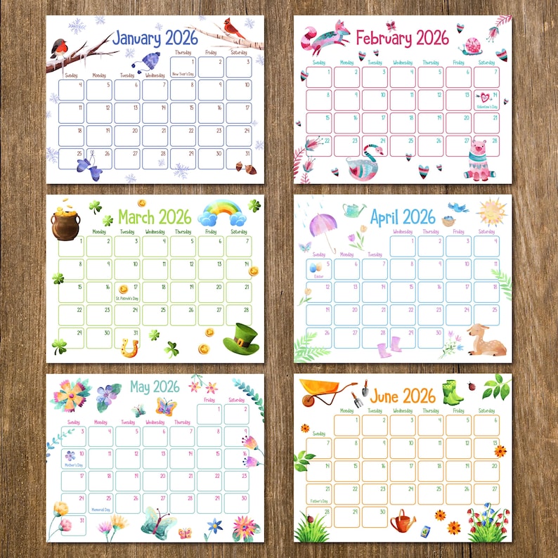 Peut inclure: Six calendriers illustr&eacute;s pour 2026, chacun repr&eacute;sentant un mois avec des images th&eacute;matiques. Janvier pr&eacute;sente des oiseaux et des flocons de neige, f&eacute;vrier a un renard et des c&oelig;urs, mars comprend un pot d'or et des tr&egrave;fles.