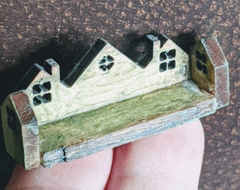 Étagère pour maison de poupée Présentoir miniature en bois.