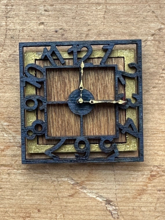 Orologio da parete quadrato in miniatura di una casa delle bambole -   Italia