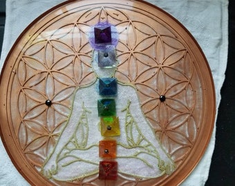 Organite Reiki Infused Chakra Meditation Plate with small pyramids