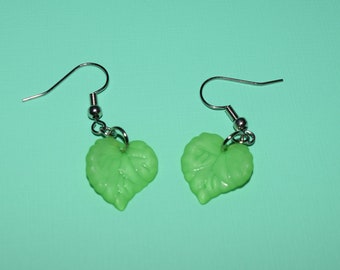 Adorable Green Leaf Earrings! Nature Boho cute pretty simple everyday earrings Fairycore leaves gardencore plantcore dainty! Fairy Pixie Elf