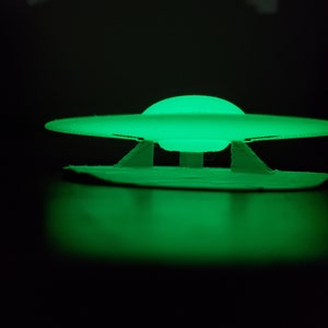 ExtraTerrestrial Alien Spacecraft Flying Saucer Area 51 UFO unidentified Flying Object Martian spaceship Glow in the Dark Sci Fi Collectible