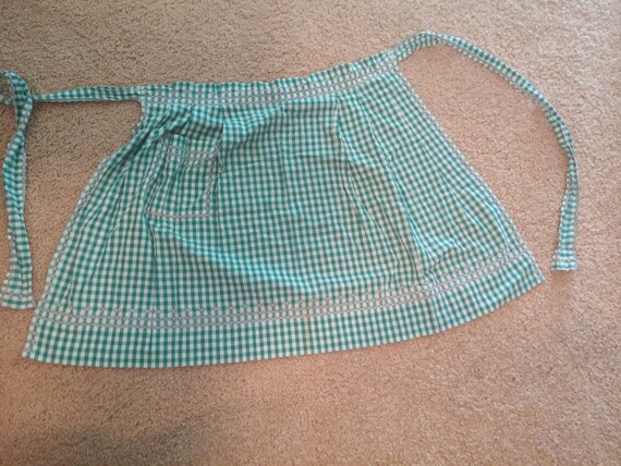 Vintage Apron Embroidered Green Gingham White Det… - image 1