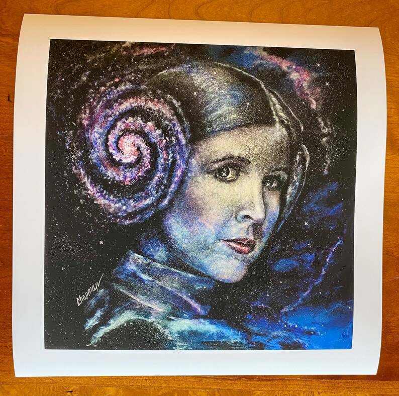 Prinses Leia Spiraalvormig melkweghaar. Ruimteportret Carrie Fisher als prinses Leia. Door kunstenaar ondertekende afdruk. Onderdeel van de Star Wars Nebula-serie. afbeelding 3