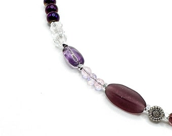 Lila Perlenkette für Frauen. handgefertigte Halskette. Glasperlen Schmuck für Sie. hübscher Schmuck Geschenk für Frauen handgemachte Schmuck Glasperle