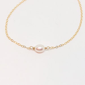 Pearl bridesmaid necklace pearl necklace her mothers necklace dainty jewelry minimalist tiny necklace birthstone jewelry june birthstone