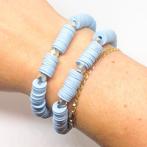 Pulsera de verano, pulsera de la amistad, colorida pulsera de cuentas heishi, idea de regalo para dama de honor, pulsera heishi, pulsera surfista, pulsera apilable, playa, linda