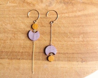 Boucles d'oreilles asymétriques en Cuir Jaune et Parme crochet en Gold-filled or 14 carats Modèle Nouvelle Lune