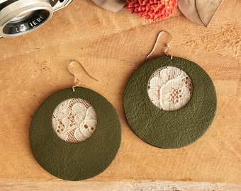 Grandes boucles d'oreilles Vert kaki Rond en cuir et dentelle 50mm, crochet d'oreille en Gold-filled or 14 carats Modèle FRIDA