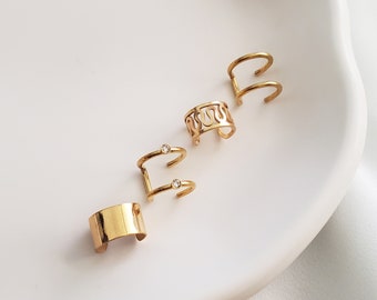 Basic gold ear cuff . Bagues d'oreilles minimalistes en acier inoxydable plaqué or