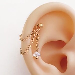 Cristal gold helix / conch chain with piercing  . Dainty stainless steel chain for cartilage piercing & hoops . Piercing not included