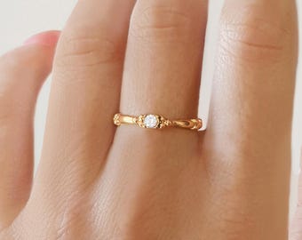 Gold thin ajustable stacking ring . Vintage detailed ring with cristal zirconia . Anti tarnish stainless steel ring
