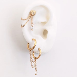 Cristal gold chain for helix conch piercing or huggies . Dainty stainless steel chain for cartilage piercing & hoops . Piercing not included