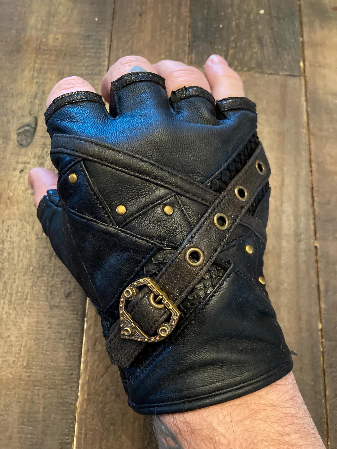 【CHALLENGER/】 /BANDANA LEATHER GLOVE il_1080xN.3735125226_2eyb.jpg