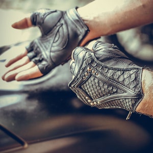 Men's Sporty Fingerless Leather Gloves - Black - L