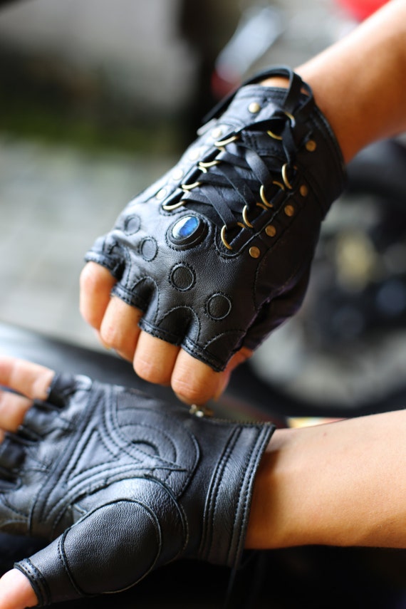 Elysian fingerless leather gloves Unisex stone - Etsy México