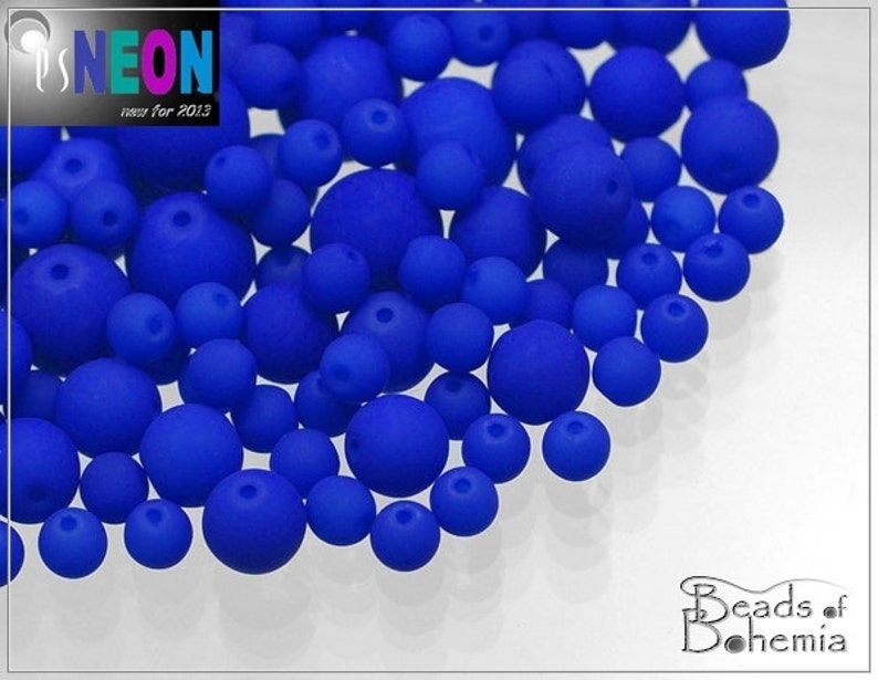 8033 100 pcs 2 mm UV Active Neon Indigo Czech Glass Round Beads