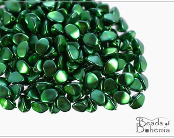 50 pcs Metalics Grass Green Czech Glass Pinch Beads Classic 5x3,5 mm (9341)