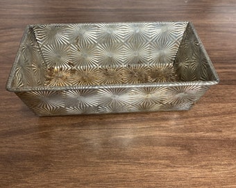 Vintage Ovenex metal starburst loaf pan 8.75”