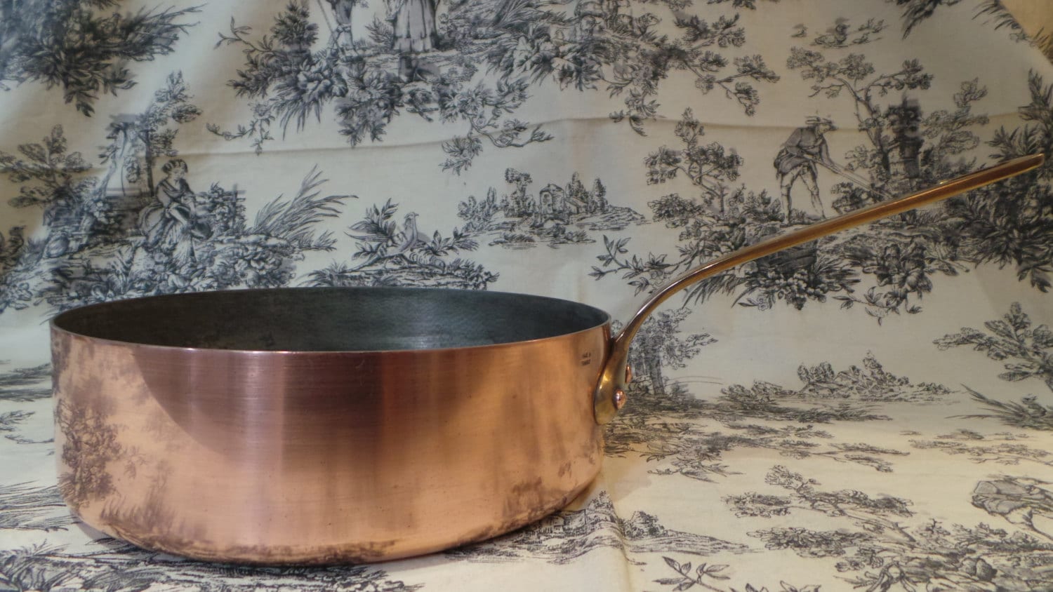 Fry Skillet Saute Pan 24cm or 9 1/2 inch Made in France Stamped Vintage
