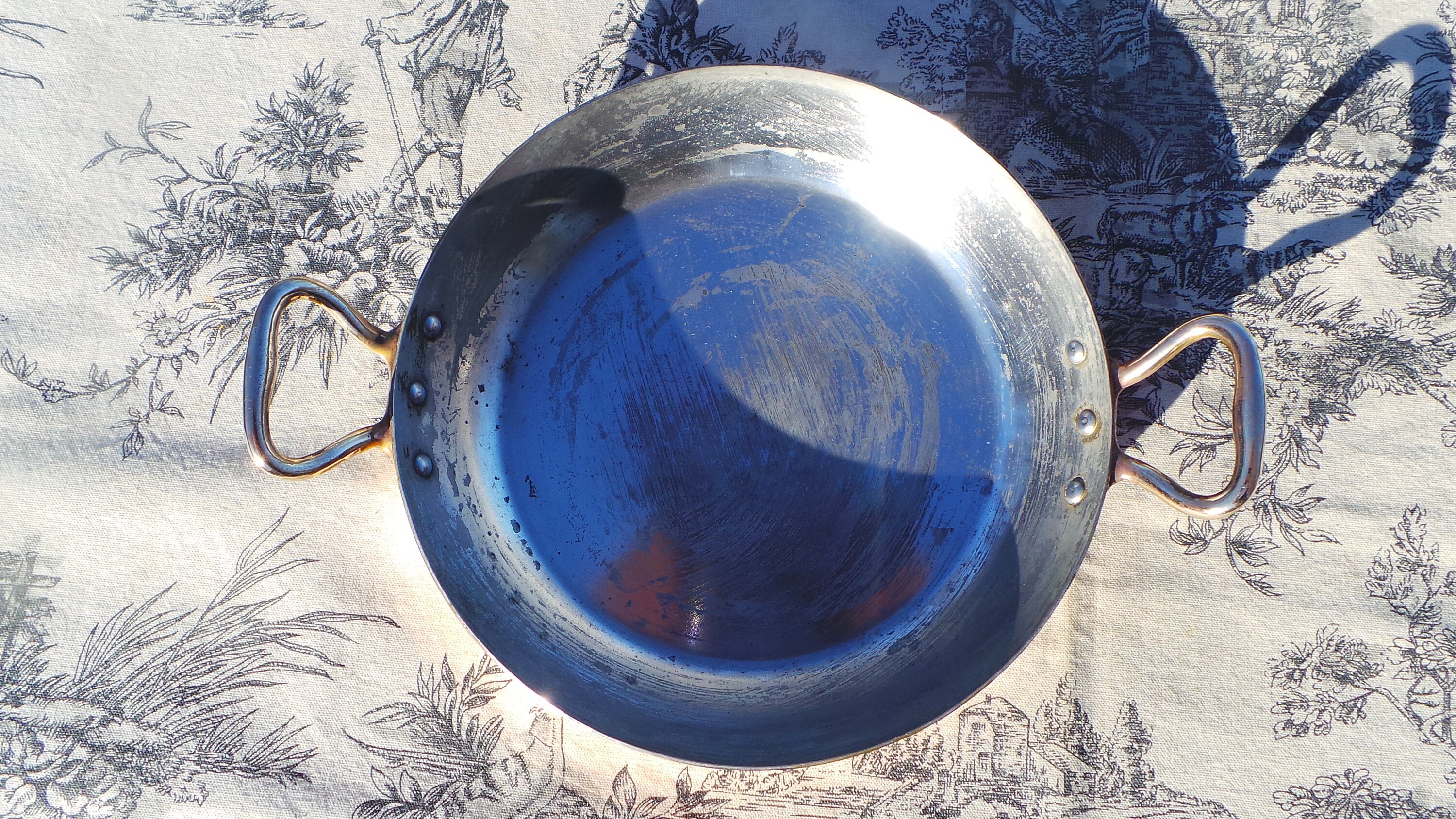 A Simon Vintage French Copper Full Round Au Gratin Pan Brass Hole Handles Made in France 18cm 7