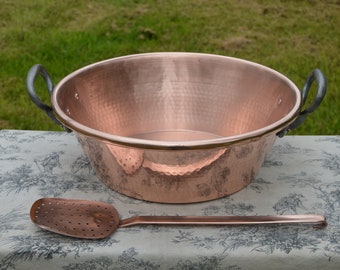 Jam Pan Antique Copper Jelly Pan profesional y Ecumoire 40 cm con tapa enrollada 3,88 kilos 8 libras 9 oz Mangos de hierro fundido de cobre Normandy Kitchen