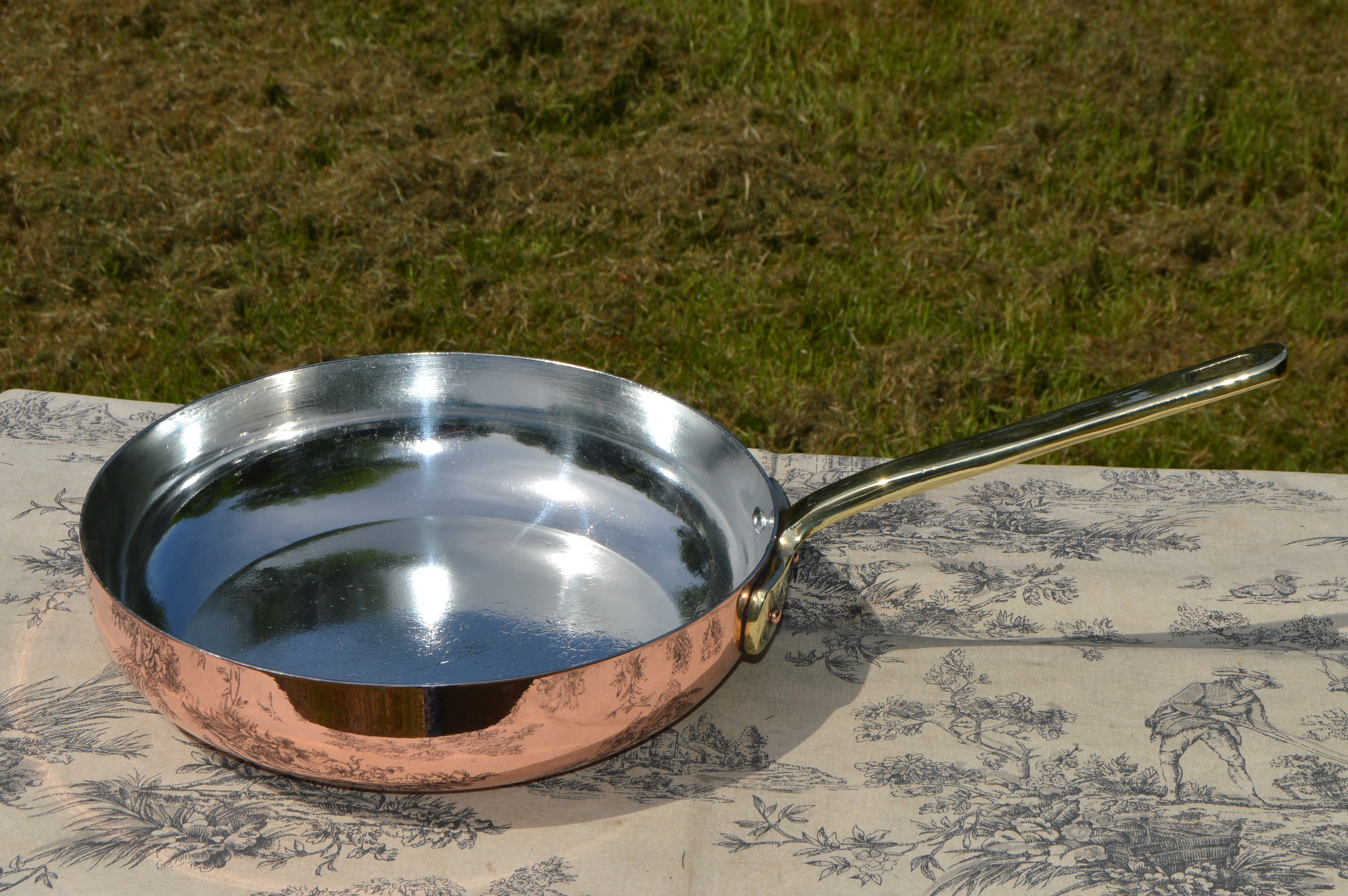 28-centimeter frying pan made of copper and stainless steel from Belgium