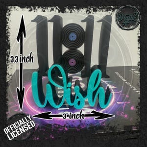 Peut inclure: Un signe noir 11:11 avec deux disques vinyles et le mot "Wish" en turquoise. Le signe mesure 8,4 cm de haut et 7,6 cm de large. Le signe est sous licence officielle.