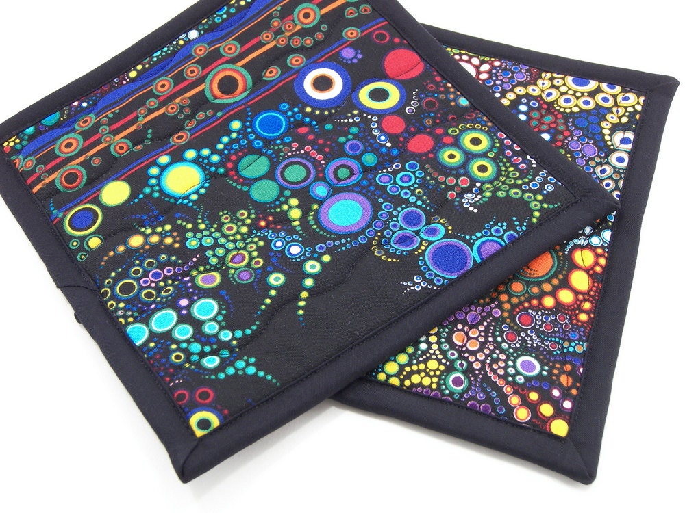 Quilted Potholders, Fabric Hot Pads - Colorful Brights on Black Cotto…