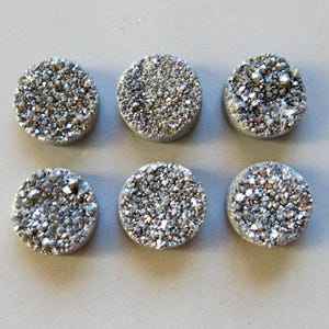 10 Stück die Seite nicht natürlichen poliert Quarz Silber Farbe Titan rund Druzy Cabochon