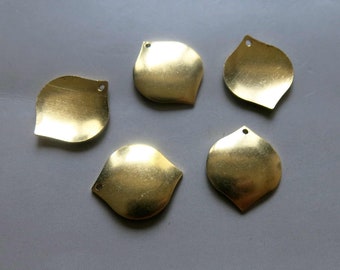 30pcs Raw Brass Leaf Charms, Pendants 22mmx19mm - F916