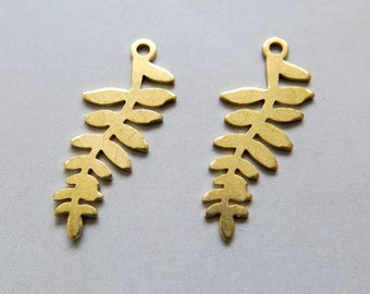 30pcs Raw Brass Leaf Charms, Pendentifs Découvertes 28mm x 11mm - F1493