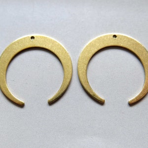 20pcs Raw Brass Crescent Charms, Horns Shape Pendants 28mmx27mm - F2023