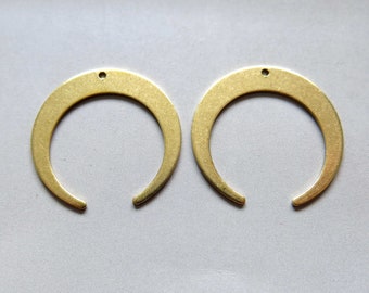 20pcs Raw Brass Crescent Charms, Horns Shape Pendants 28mmx27mm - F2023