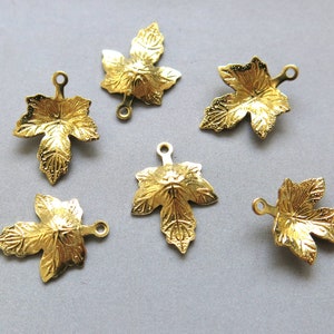 50 Stück Messing Ahornblatt Charms, Anhänger Zubehör 15 mm x 12 mm - F1495