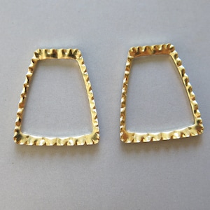 30pcs Raw Brass Trapezoid Rings , Findings 25mm x 22mm - F1035