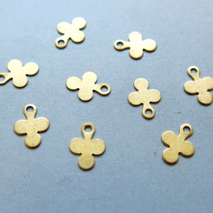 100pcs Raw Brass The plum blossom Charms, Pendants Findings 7.5mmx5.5mm - F1248