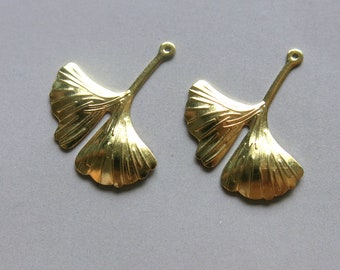 30pcs Raw Brass Ginkgo Leaf Charms, Pendentifs 29mmx26mm - F1399