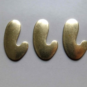 20 peças de pingentes de alfabeto em L de latão bruto, descobertas de letras 25 mm x 15 mm - F1075