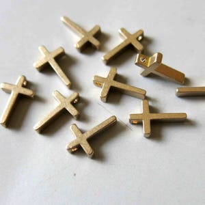 50 stuks onbewerkte koperen kruisbedels, hangers 12,8 x 8 mm - F463
