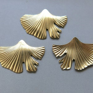 30 pezzi ciondoli foglia di ginkgo in ottone grezzo, pendenti 32mmx21mm - F1480