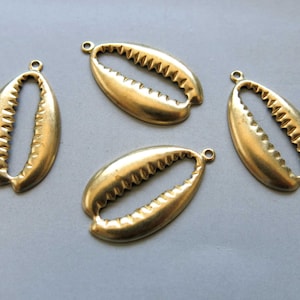 20pcs Raw Brass Cowrie Charms,Cowrie Shell Pendants,Findings 27mm x 16mm - F1693