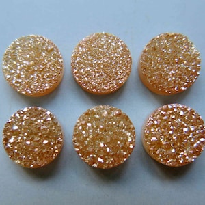 Die Seite natürliche Achat Quarz Champagner Farbe Titan funkelnden Druzy Cabochon geschliffen 12mm