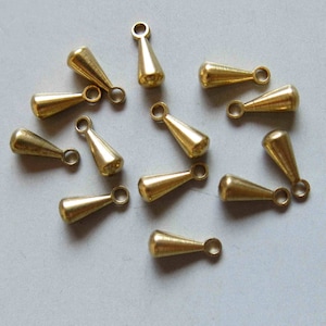 100 breloques goutte d'eau en laiton brut massif 9,5 mm x 3,5 mm - F354