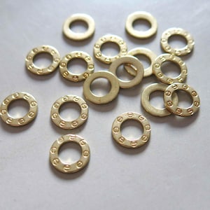 50 stuks ruwe messing ronde ringen, hangers Bevindingen 10 mm - F696