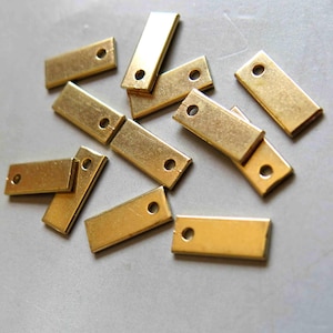 100 piezas de latón crudo con forma de rectángulo, etiquetas de estampación, dijes de 12 mm x 5 mm - F376