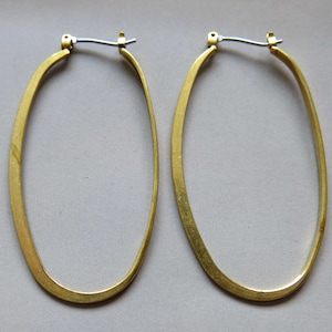 10 st. örhängen i oval mässing, krokar för örhängen, 53 mm x 30 mm - F2053