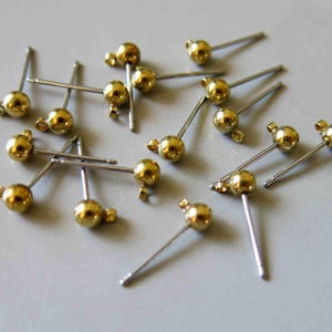 50 tiges d'oreille sphériques en laiton brut (15 x 4 mm) -F372