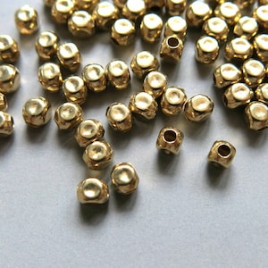 200 st. råa mässings fyrkantiga pärlor med rundade hörn, distanspärlor 3,5 mm - F63